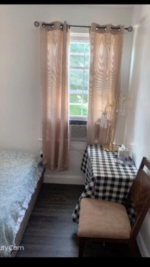 Beautiful Bedroom Next Jhu Baltimore Exterior foto